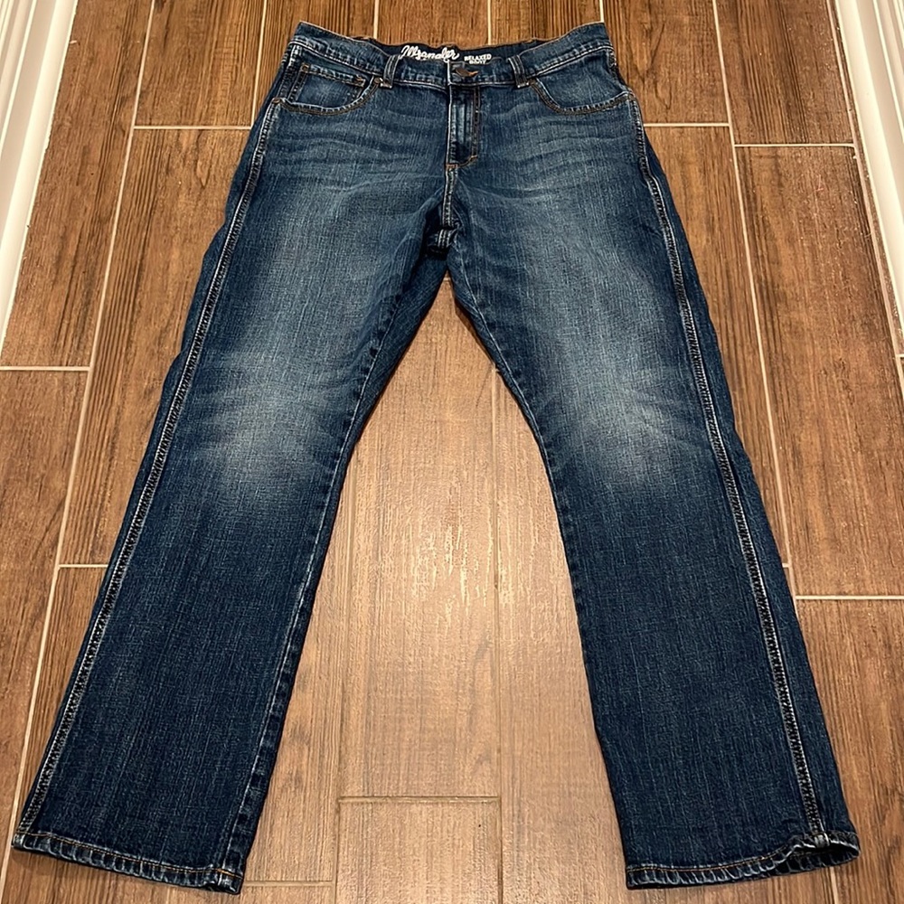 Wrangler Retro relaxed boot cut jeans Size 33X32 Normal Wear
